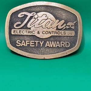 T&J Designs Vintage Belt Buckle in Gold